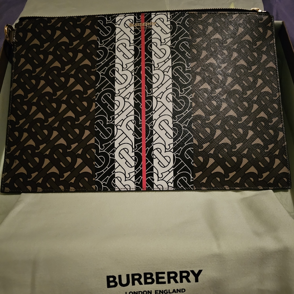 Burberry pouch